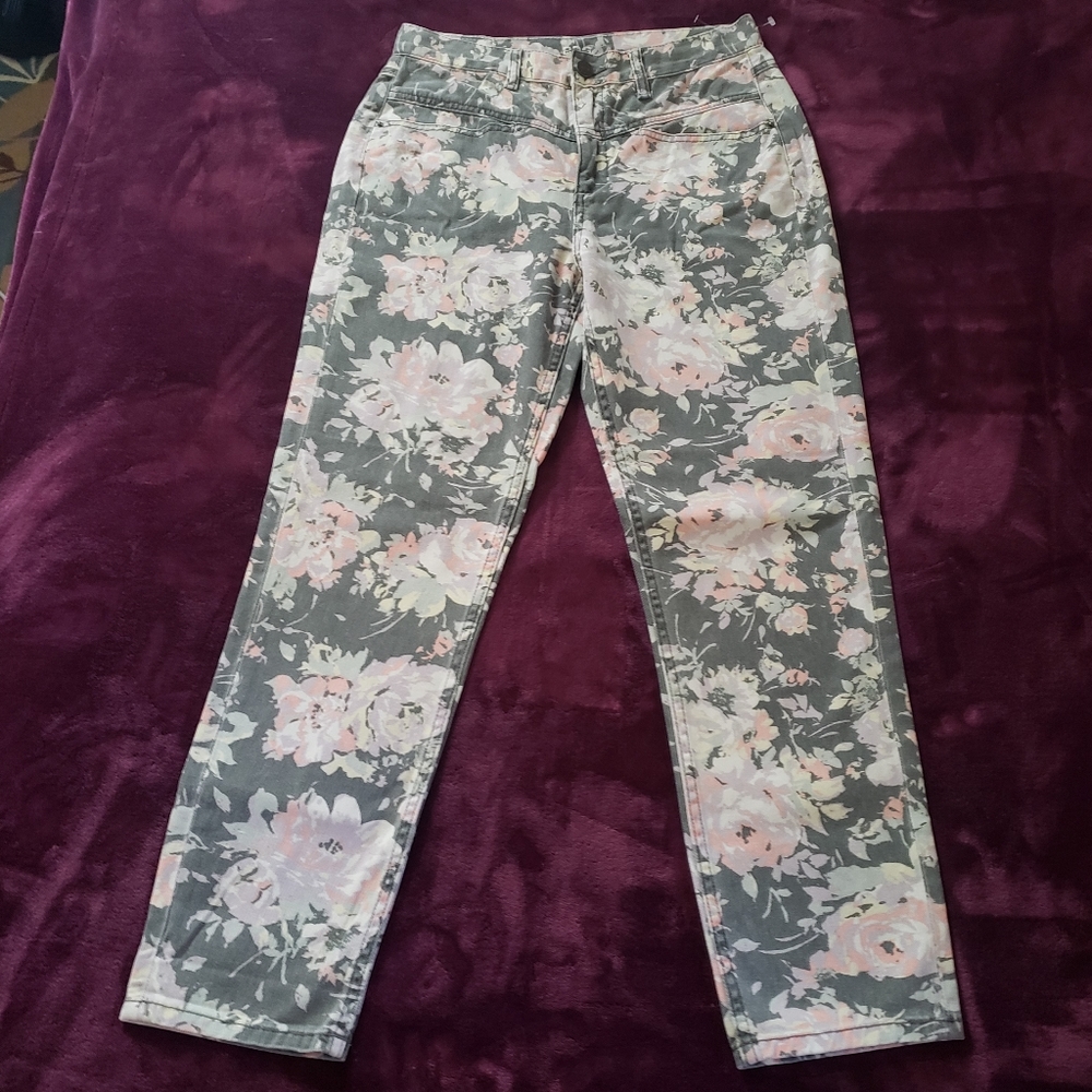 New BDG Mom jeans,  sz 27